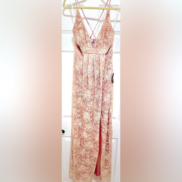 NEW WITH TAGS Lulu’s Stolen Moments Dusty Pink Lace-Up Lace Maxi Dress - Picture 5 of 10